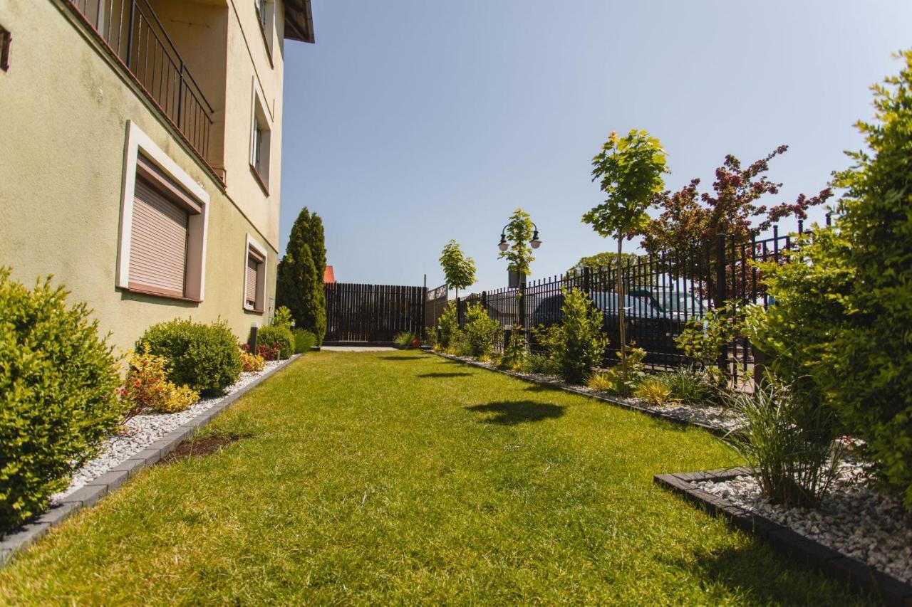 Livin Leba Hotel Exterior photo